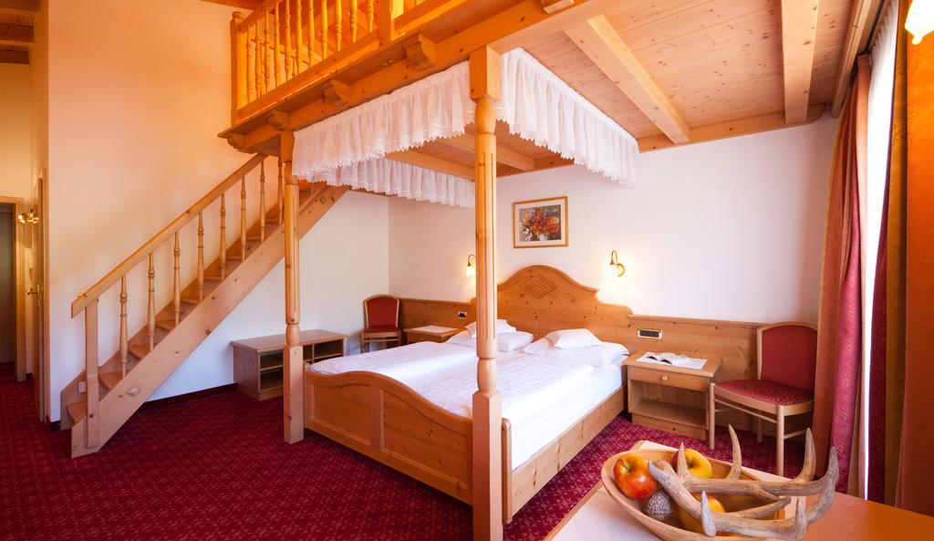 Hotel Des Alpes La Villa  Exteriör bild